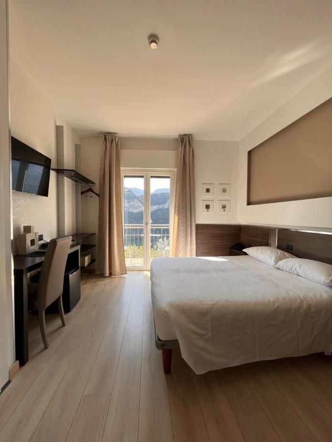 Hotel Isola Verde Torbole Sul Garda Esterno foto