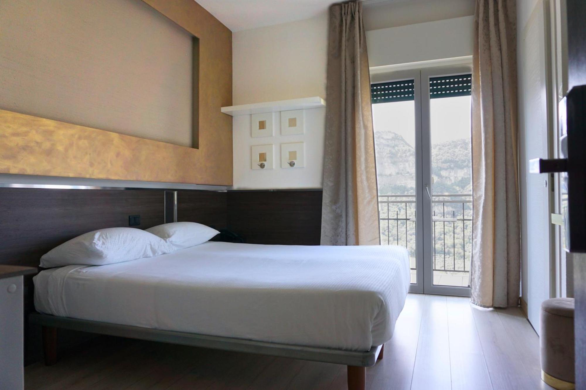 Hotel Isola Verde Torbole Sul Garda Esterno foto