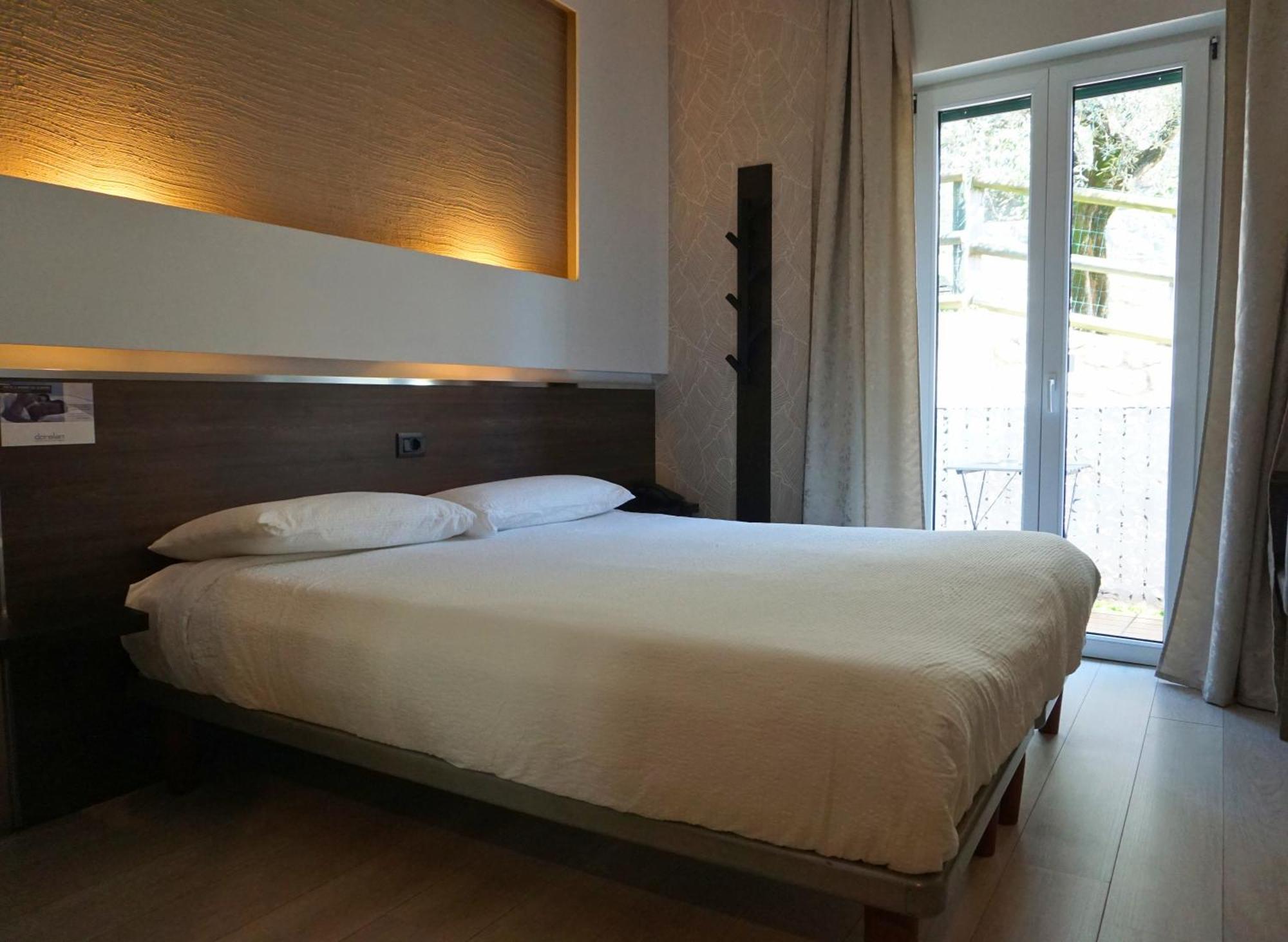 Hotel Isola Verde Torbole Sul Garda Esterno foto